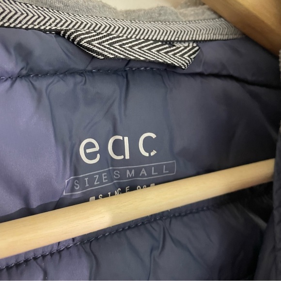 Espirit | Down Vest in Charcoal - Picture 6 of 10